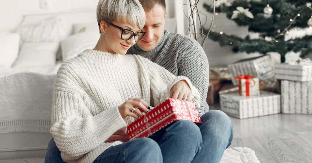 Idealny prezent na rocznicę ślubu rodziców - sprawdź praktyczne pomysły