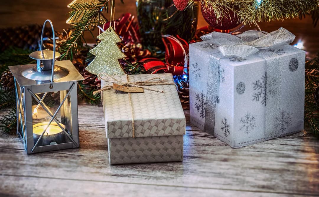 Co kupić cioci pod choinkę? Oryginalne i praktyczne pomysły na prezenty