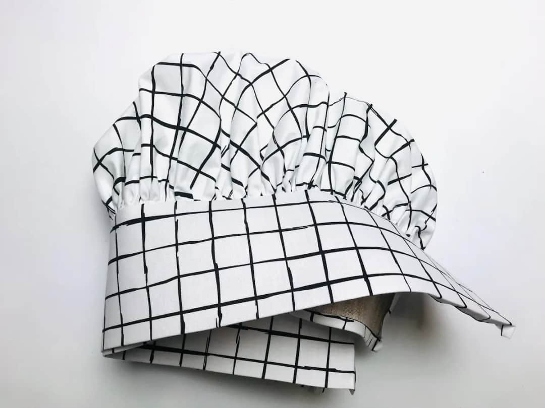 Jak zrobić czapkę kucharską w domu? Praktyczny poradnik DIY