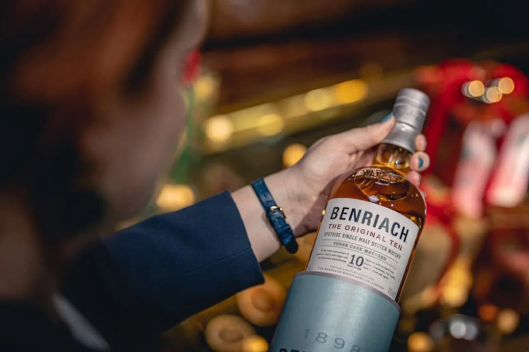 Duża whisky na prezent: Inspirujący wybór dla koneserów