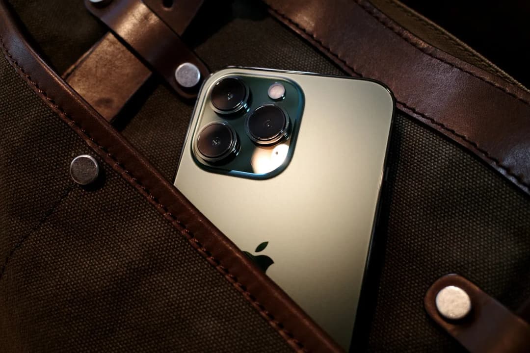 Używany iPhone 15 Pro Max: Jak oszczędzić na flagowcu?