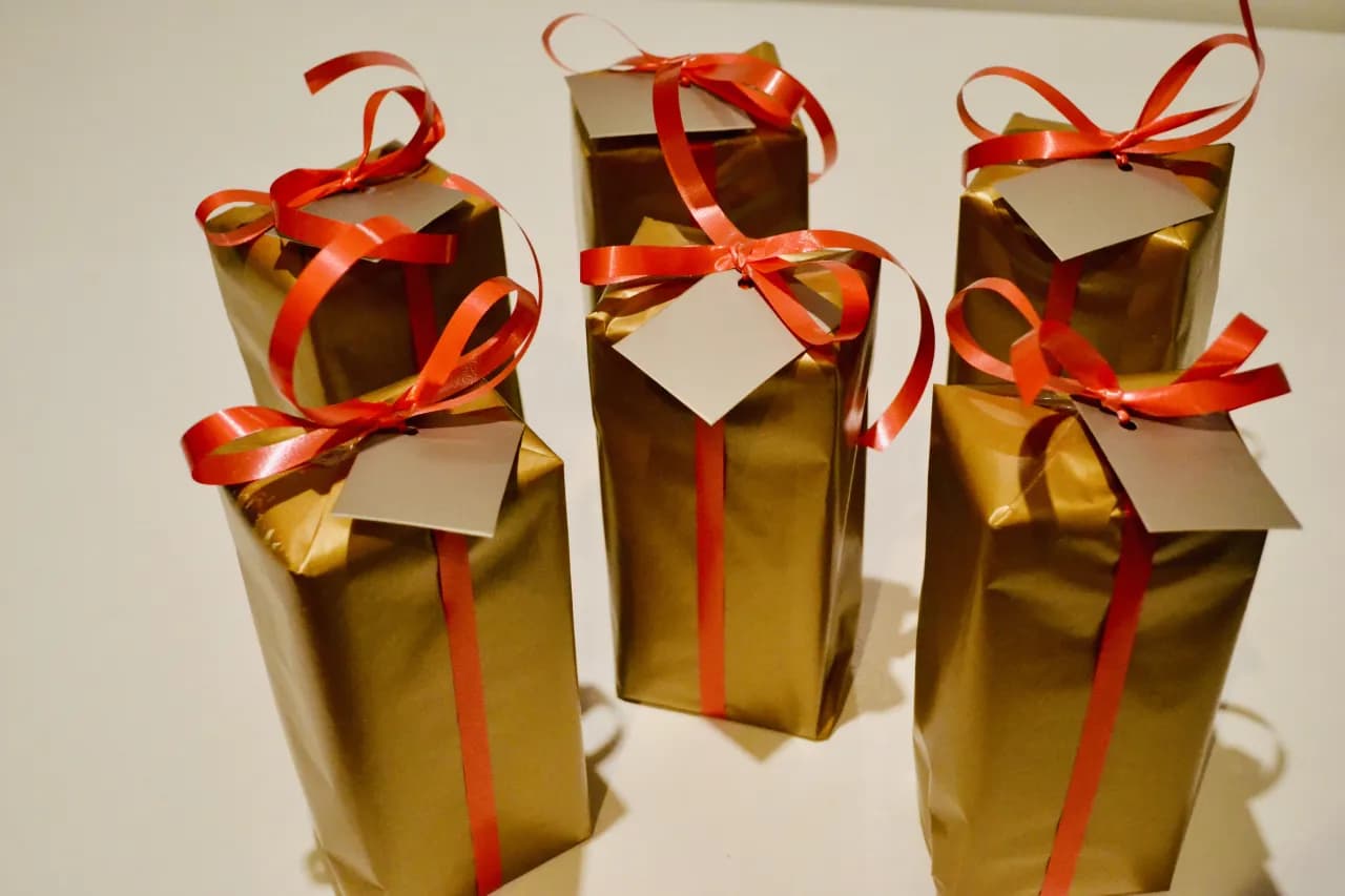 Jak zapakować prezenty? Twój kompletny przewodnik po pakowaniu prezentów